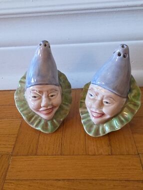Vtg 1930 Glazed Ceramic Clown Head Salt & Pepper Shakers in Blue and Green